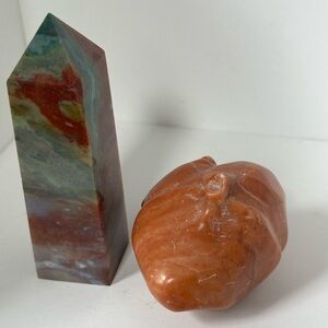 Tower and anatomical crystal heart carving set